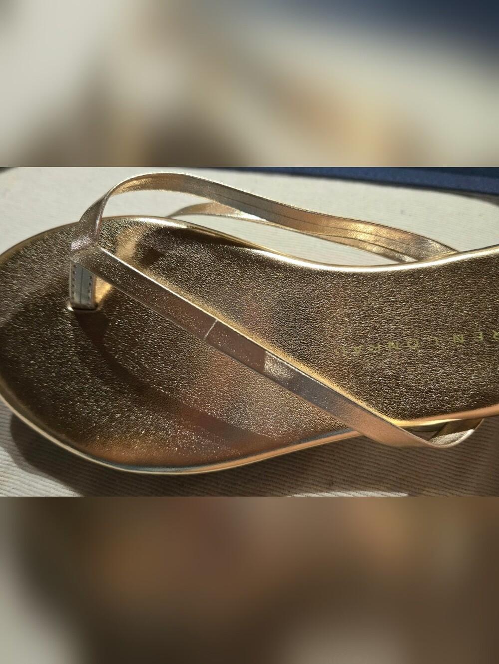 Lauren Conrad Metallic Gold Women's Flip Flop Sandals NEW - Picture 6 of 6